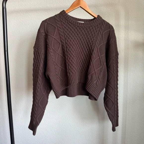 Aritzia Sunday Best Peggy Cropped Rich Mocha Brown Cable Knit Sweater Size M NWT - Picture 3 of 7